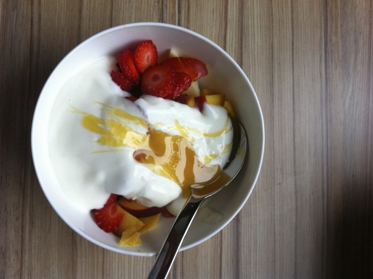 Jogurt z dodatkiem truskawek