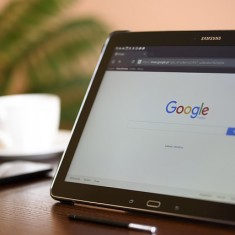 tablet samsung biurko