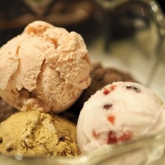 Lody owocowe w misce