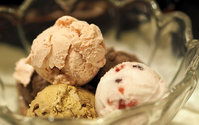 Lody owocowe w misce